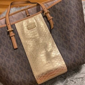 Michael Kors printed pocketbook